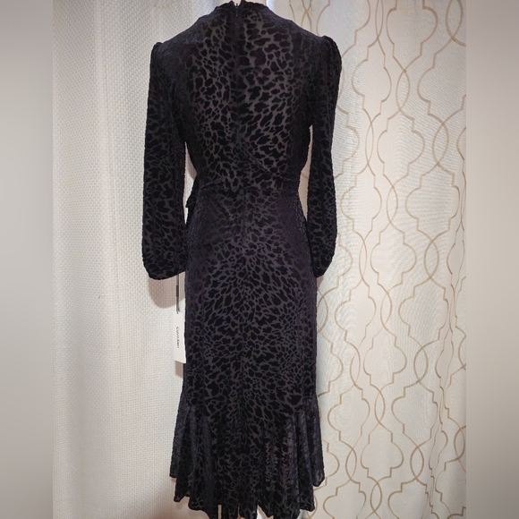 NWT Calvin Klein Black Velvet Leopard Print Wrap Dress – Women’s Size 2 - Picture 3 of 4